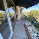 Con Vista Panoramica A -levante & Grecale Con Giardino E Parcheggio Διαμέρισμα *